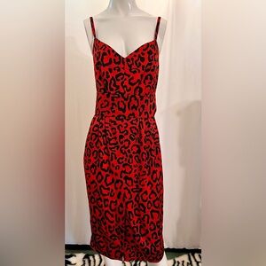 Dolce & Gabbana
leopard-print midi dress